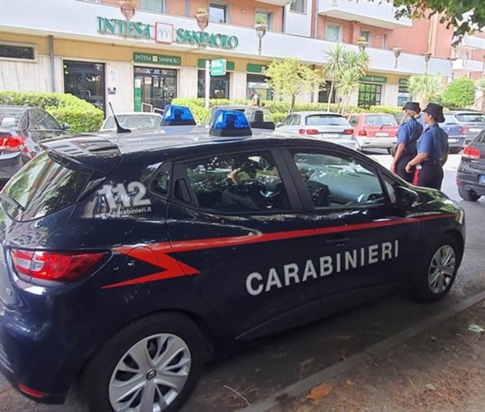 Raggirano un'anziana per farsi consegnare dei soldi: due imperiesi arrestati per circonvenzione d'incapace e truffa Raggirano un'anziana per farsi consegnare dei soldi: due imperiesi arrestati per circonvenzione d'incapace e truffa