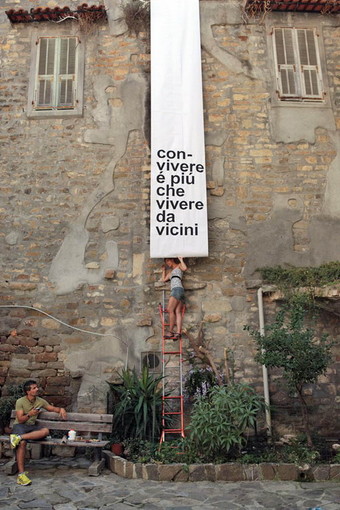 Sanremo: manifesti, cartelloni e performance artistiche, Pigna Mon Amour farà rimuovere le opere