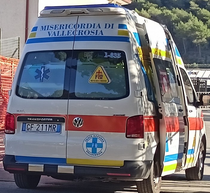 Nella foto un'ambulanza della Croce Azzurra Misericordia di Vallecrosia