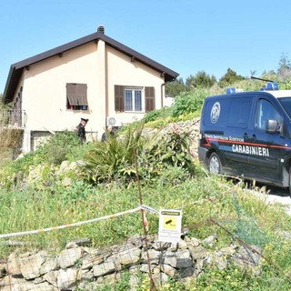 Bimba morta a Bordighera, la difesa dopo il sopralluogo dei Ris: “Prelevate scarpe e indumenti, ora le analisi sul DNA” Bimba morta a Bordighera, la difesa dopo il sopralluogo dei Ris: “Prelevate scarpe e indumenti, ora le analisi sul DNA”