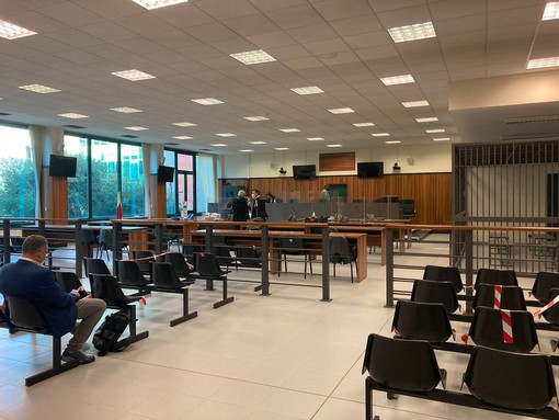 Imperia, iniziato il processo per l'omicidio di Luciano Amoretti. Il legale Bona: "Bonturi dovrà pagare, ma deve avere una pena giusta" (foto e video) Imperia, iniziato il processo per l'omicidio di Luciano Amoretti. Il legale Bona: "Bonturi dovrà pagare, ma deve avere una pena giusta" (foto e video)