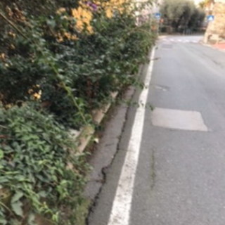 Sanremo: lettrice segnala situazione di pericolo per i pedoni in via Duca degli Abruzzi