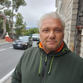 Imperia, il semaforo di via Pirinoli attivo già alle 9 del mattino Imperia, il semaforo di via Pirinoli attivo già alle 9 del mattino