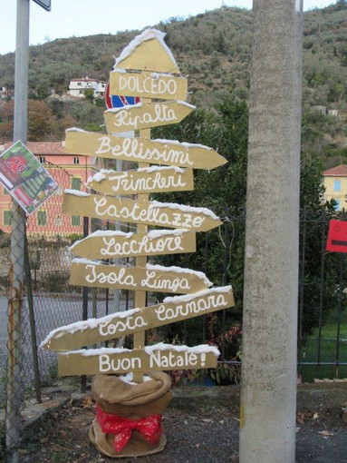 Dolcedo: 58 Alberi di Natale per le vie del Borgo con percorso opportunamente segnalato Dolcedo: 58 Alberi di Natale per le vie del Borgo con percorso opportunamente segnalato