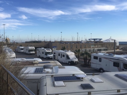 Santo Stefano al Mare: "camping selvaggio" ecco cosa ne pensano il Sindaco e gli esercenti