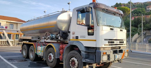 La frazione di Santa Brigida a Dolcedo continua a soffrire la sete, rifornimento con autobotte La frazione di Santa Brigida a Dolcedo continua a soffrire la sete, rifornimento con autobotte