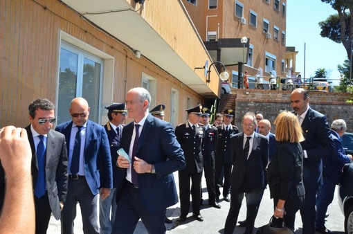 E' iniziata la visita di Franco Gabrielli, il Capo della Polizia a Sanremo per rendere omaggio alla salma dell'agente Diego Turra