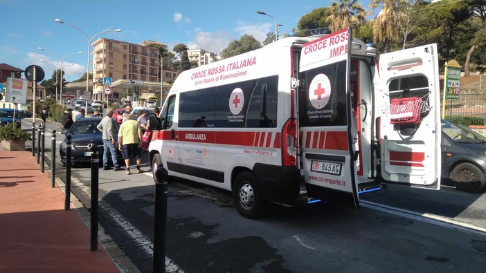 Imperia, incidente in via D'Annunzio: 90enne finisce in pronto soccorso