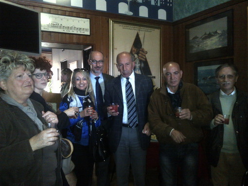 Elezioni Imperia: il candidato sindaco del centro destra Erminio Annoni in visita a Calata Cuneo Elezioni Imperia: il candidato sindaco del centro destra Erminio Annoni in visita a Calata Cuneo