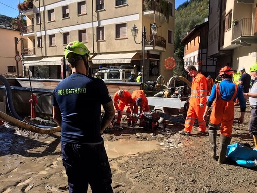 "Situazione disastrosa a Limone, ci sono strade che non esistono più: chiediamo lo stato di calamità naturale" (Foto e video) "Situazione disastrosa a Limone, ci sono strade che non esistono più: chiediamo lo stato di calamità naturale" (Foto e video)