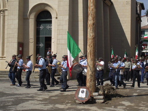 Bajardo: domenica festa con gli Alpini, corteo e sfilata in musica per l'albero di Pentecoste