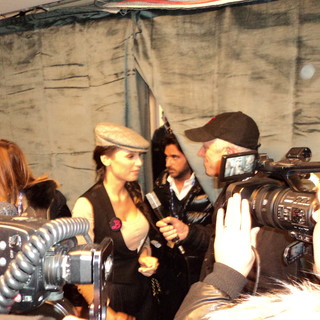 Festival di Sanremo: Anna Tatangelo paparazzata in sala stampa