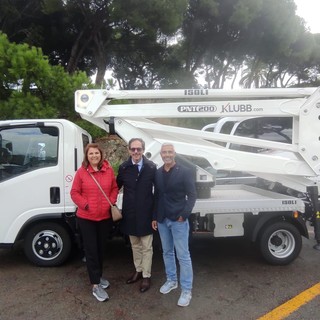 Bordighera, nuova autoscala per il Comune: sarà in dotazione all’ufficio Manutenzioni (Foto) Bordighera, nuova autoscala per il Comune: sarà in dotazione all’ufficio Manutenzioni (Foto)