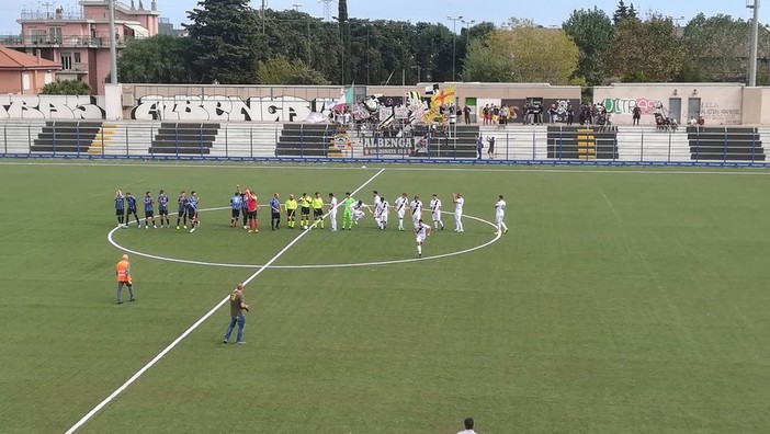 Calcio: dopo il big match di ieri polemiche per l'arbitraggio di Albenga-Imperia, i neroazzurri "Meritiamo rispetto" Calcio: dopo il big match di ieri polemiche per l'arbitraggio di Albenga-Imperia, i neroazzurri "Meritiamo rispetto"