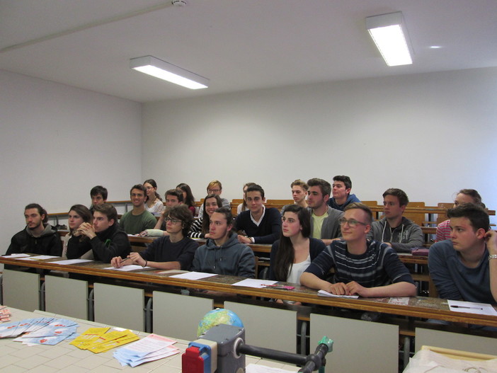 Imperia: lezione dell'Aido al liceo Vieusseux per parlare di donazione degli organi e tessuti