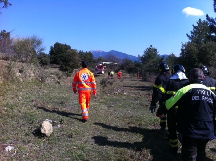 Non è grave il 66enne caduto da un albero nella zona di Gouta: portato in elicottero al Santa Corona