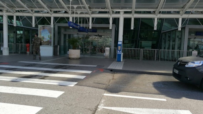 Nizza: all'aeroporto nessuna allerta Coronavirus. Ieri tre voli per Roma annullati, ma era solo per uno sciopero