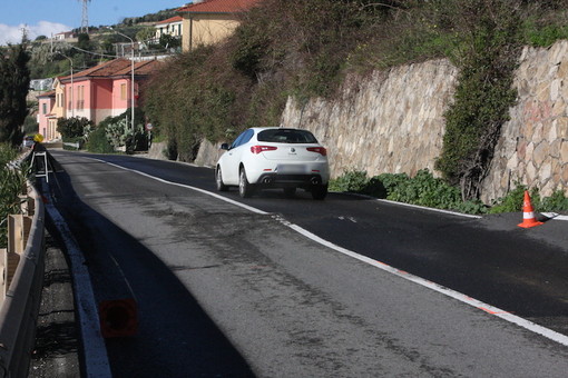 Manto stradale sollevato sull'Aurelia tra Cipressa e Marina degli Aregai, i lavori al via entro un paio di settimane