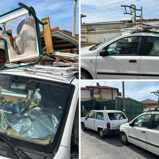 Discarica a cielo aperto a Coldirodi, tre auto abbandonate piene di rifiuti: "Il Comune intervenga" (Foto)