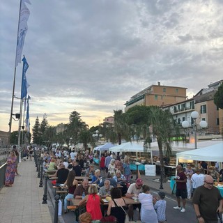 Sanremo, grande successo per la nona edizione di "A tavola sul Porto Vecchio" Sanremo, grande successo per la nona edizione di "A tavola sul Porto Vecchio"