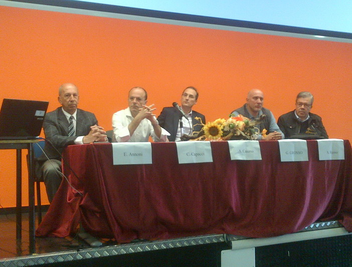 Amministrative di Imperia: il candidato sindaco Annoni incontra gli studenti del 'Viesseux' Amministrative di Imperia: il candidato sindaco Annoni incontra gli studenti del 'Viesseux'