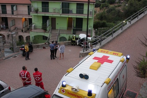 Sanremo: auto si ribalta in via Duca degli Abruzzi, mobilitazione di soccorsi e 27enne lievemente ferita