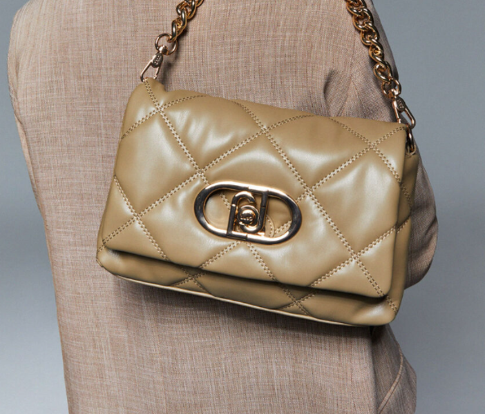 Borsette donna: i modelli chic che completano ogni outfit quotidiano Borsette donna: i modelli chic che completano ogni outfit quotidiano