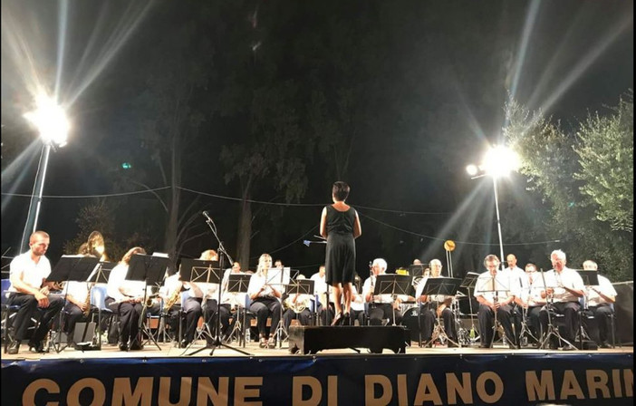 ‘Diano in Musica, stasera l’ultimo appuntamento. Venerdì la banda musicale a Villa Scarsella ‘Diano in Musica, stasera l’ultimo appuntamento. Venerdì la banda musicale a Villa Scarsella