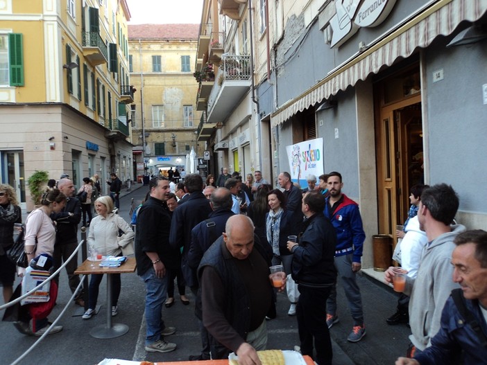 Sanremo: Alberto Biancheri ieri sera in piazza Borea d'Olmo all'incontro organizzato da Faraldi e Pivato di ‘Sanremo al Centro’ Sanremo: Alberto Biancheri ieri sera in piazza Borea d'Olmo all'incontro organizzato da Faraldi e Pivato di ‘Sanremo al Centro’