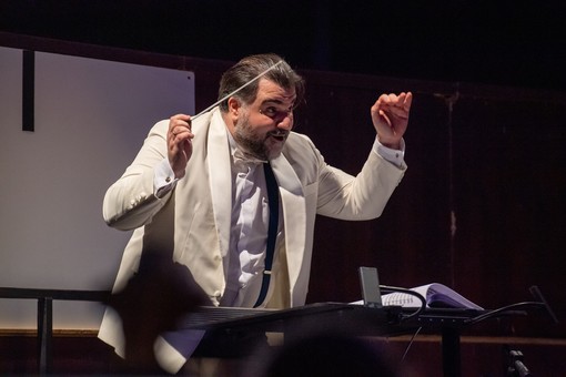 Il M° Georgios Balatsinos, direttore d'orchestra