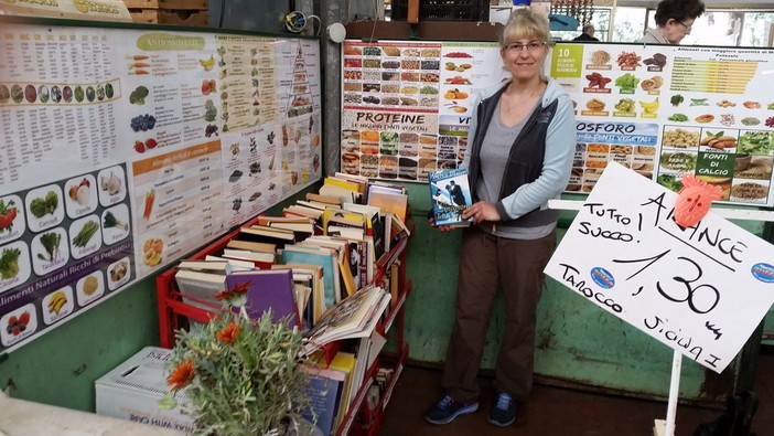 Sanremo: il bookcrossing al Mercato Annonario di piazza Eroi? Da oggi è una realtà Sanremo: il bookcrossing al Mercato Annonario di piazza Eroi? Da oggi è una realtà