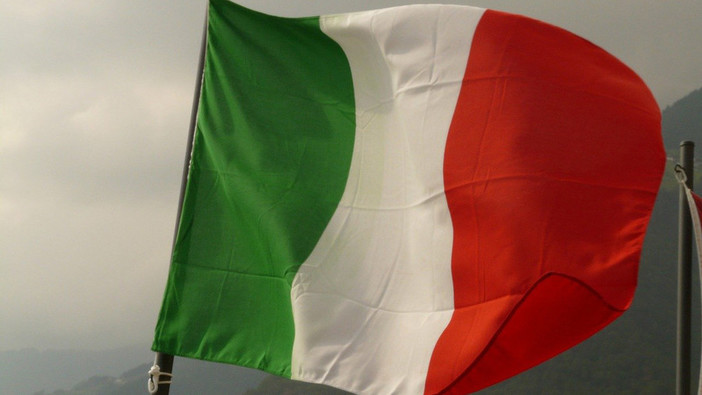 Coronavirus, martedì 31 marzo bandiere dei Comuni italiani a mezz'asta Coronavirus, martedì 31 marzo bandiere dei Comuni italiani a mezz'asta