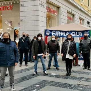Sanremo: con oltre 50 nuovi tesseramenti, successo per il banchetto organizzato da 'Fratelli d'Italia'