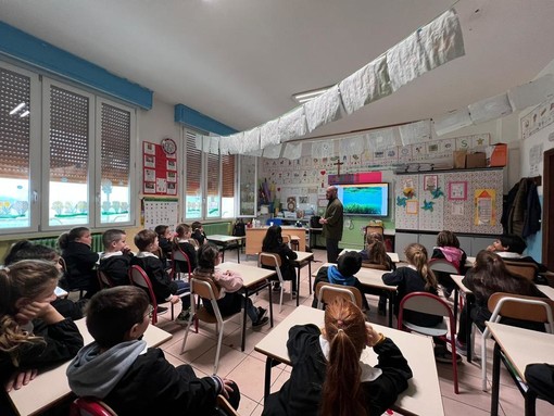 Imperia: proseguono nelle scuole cittadine le attività dei progetti 'Liguria... una terra da scoprire' e 'Mare, mare' Imperia: proseguono nelle scuole cittadine le attività dei progetti 'Liguria... una terra da scoprire' e 'Mare, mare'