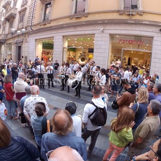 Badakadabra show in centro a Sanremo: applausi, tante risate e buona musica insieme alla gente (Foto e Video) Badakadabra show in centro a Sanremo: applausi, tante risate e buona musica insieme alla gente (Foto e Video)