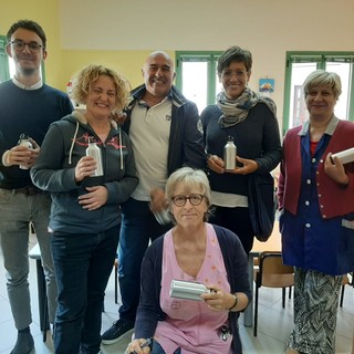 Soldano  si impegna nella lotta contro l'uso della plastica monouso, Comune regala borracce ai bimbi della scuola