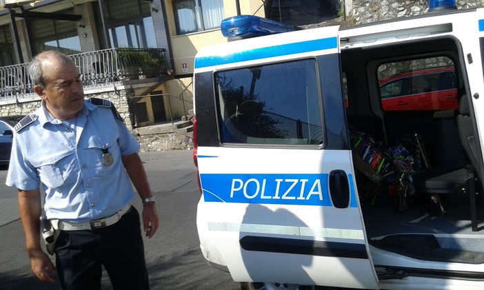 Diano Marina: nuovo blitz della Polizia Municipale: sequestrati occhiali da sole dannosi per la salute Diano Marina: nuovo blitz della Polizia Municipale: sequestrati occhiali da sole dannosi per la salute
