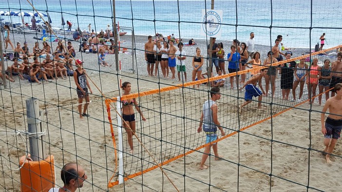 Bordighera: hanno vinto ‘I Maluvi’ il torneo di beach volley 4x4 del 23 luglio al campo comunale (Foto) Bordighera: hanno vinto ‘I Maluvi’ il torneo di beach volley 4x4 del 23 luglio al campo comunale (Foto)