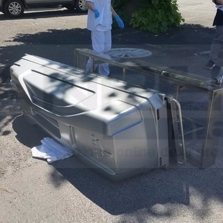 Bordighera: bara si ribalta davanti ai familiari nel tragitto tra ospedale e camera mortuaria Bordighera: bara si ribalta davanti ai familiari nel tragitto tra ospedale e camera mortuaria