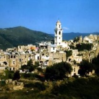 Sanremo: tutti i venerdì di agosto, illuminazione notturna con torce nei vicoli di Bussana Vecchia Sanremo: tutti i venerdì di agosto, illuminazione notturna con torce nei vicoli di Bussana Vecchia