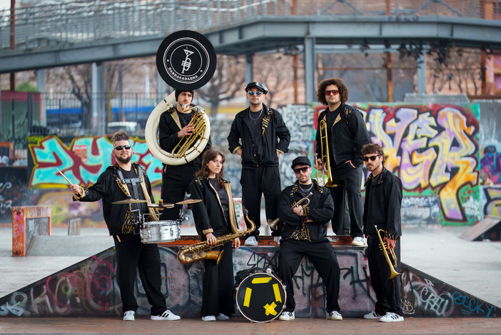 Sanremo, al Cimitero Monumentale la musica del “passaggio”: la Bandakadabra in concerto con Falzone e Caria