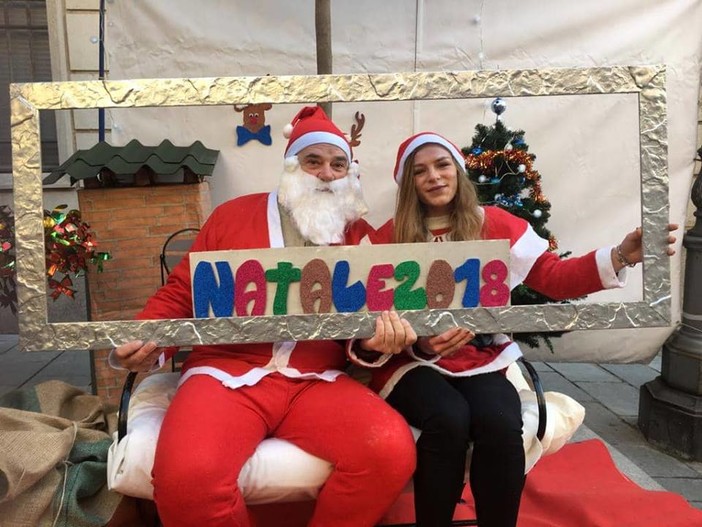 Imperia: 'Babbo Natale' in via Cascione, successo ieri per l'iniziativa del Comitato Isola Felice (Foto)