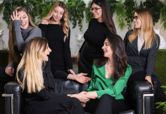 Come lavora un’agenzia di comunicazione: dietro le quinte della strategia creativa