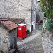 Pigna, bagno chimico vicino a un'attività ricettiva a Buggio: scoppia la polemica Pigna, bagno chimico vicino a un'attività ricettiva a Buggio: scoppia la polemica