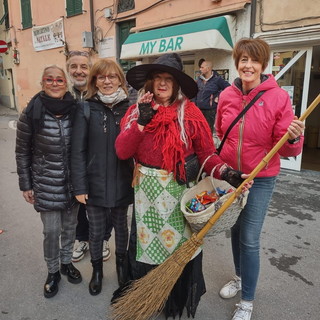 Sanremo: ieri pomeriggio la Befana della Croce Rossa Italiana è arrivata a Coldirodi (foto)
