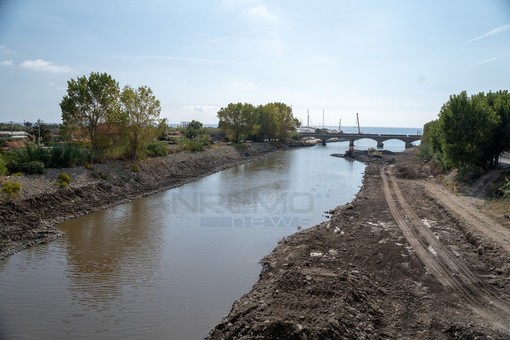 Alla foce del Torrente Argentina iniziate le operazioni di bonifica da eventuali bombe nascoste Alla foce del Torrente Argentina iniziate le operazioni di bonifica da eventuali bombe nascoste