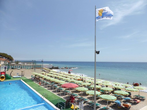 Serata a tema "Happy Days", apericena in musica e "cena in giallo": ai Bagni Gabriella di Sanremo un'altra settimana di buon gusto e divertimento