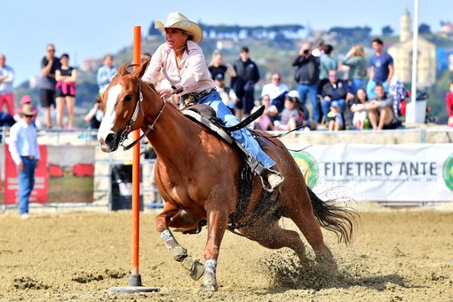 ‘Barrel on the Beach’ ai Bagni Vittoria Beach di Arma di Taggia