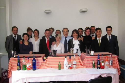 Sanremo: si è concluso oggi, con la prova finale davanti ai giudici, il corso per Barman della Confcommercio. Tutte le foto