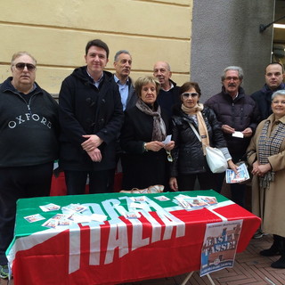 Imperia: banchetto di Forza Italia stamani per promuovere l'iniziativa organizzata da Silvio Berlusconi